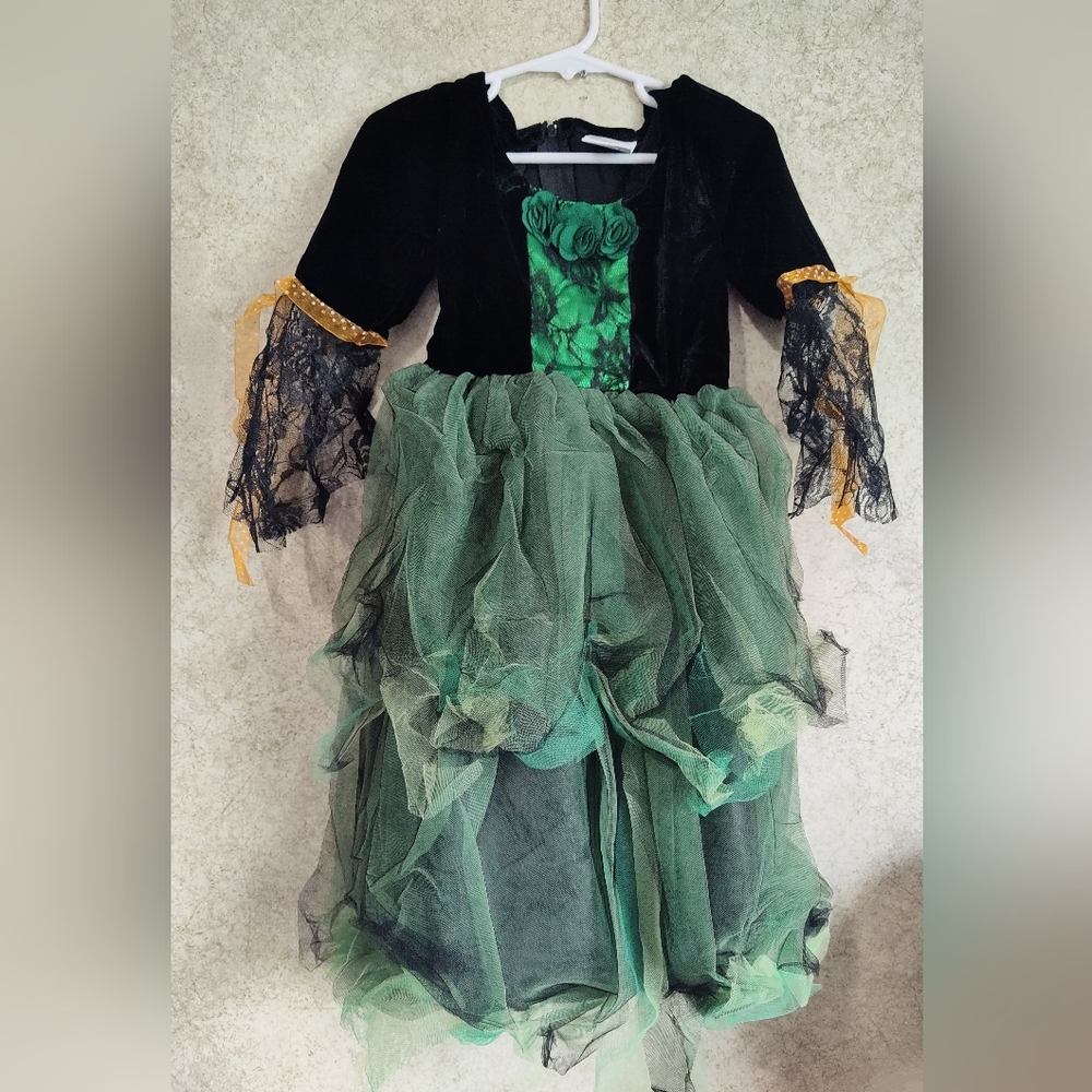 Green Witch Halloween Costume + Hat Size Large 7-9 Years